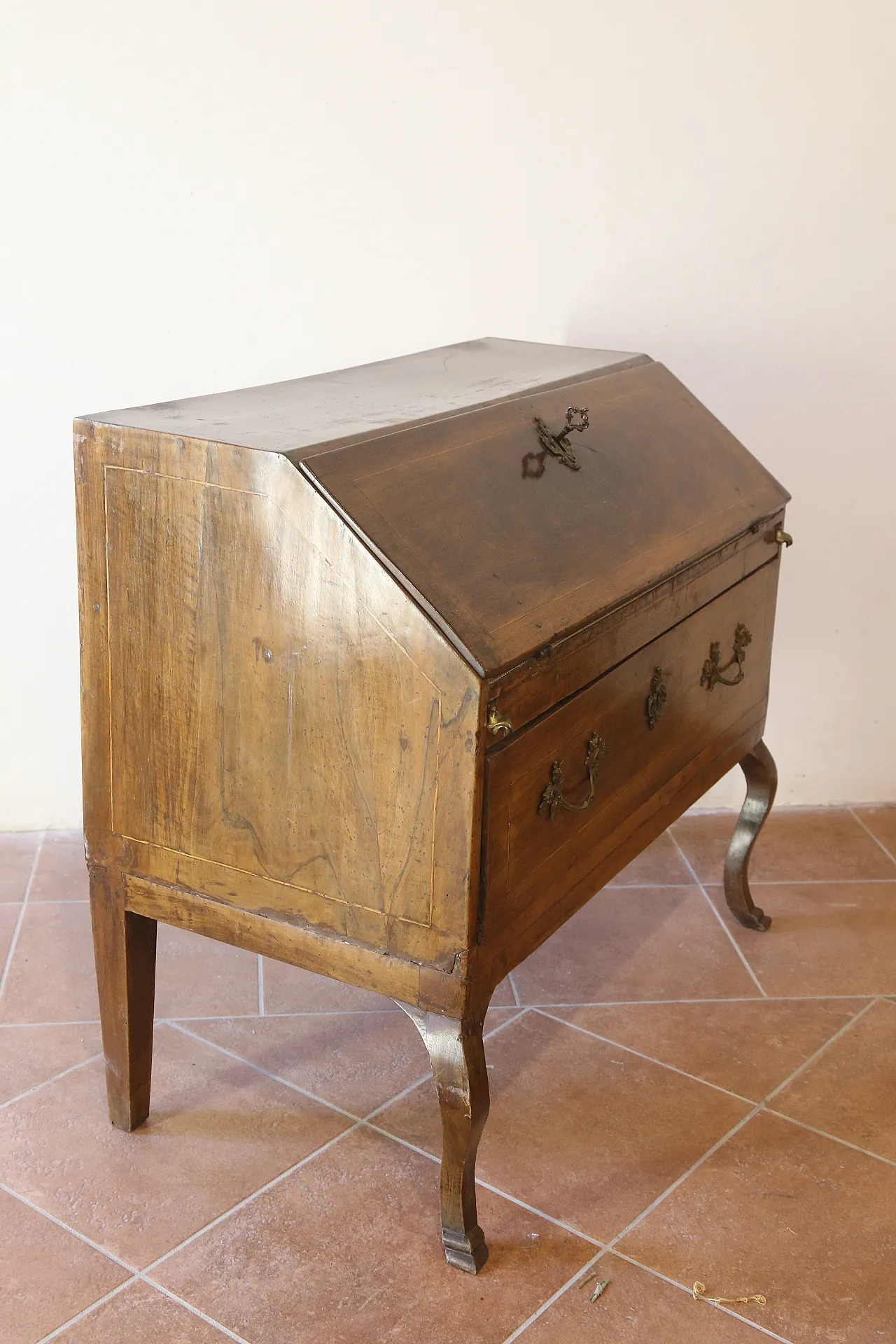 Piedmontese baroque flap in walnut wood, 18th century 19