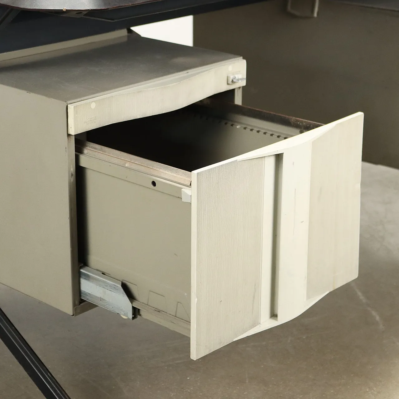 Arco desk by BBPR for Olivetti, late 20th century 6