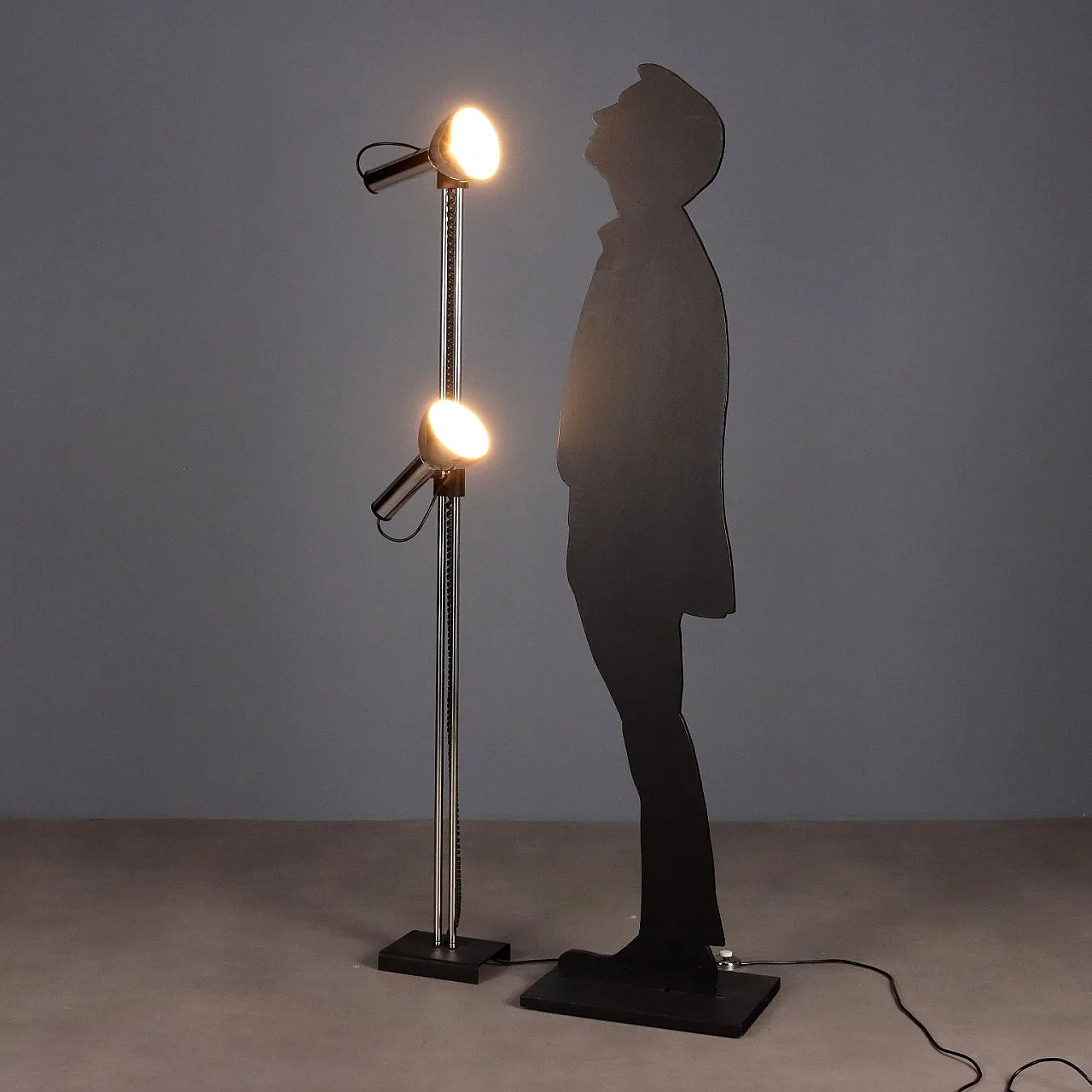 Lampada da terra con due punti luce in metallo laccato e cromato, '900 3