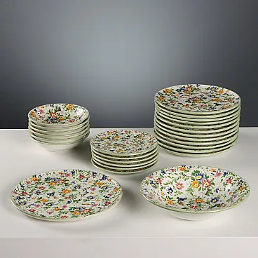 Servizio piatti in ceramica decorato con fiori policromi, '900