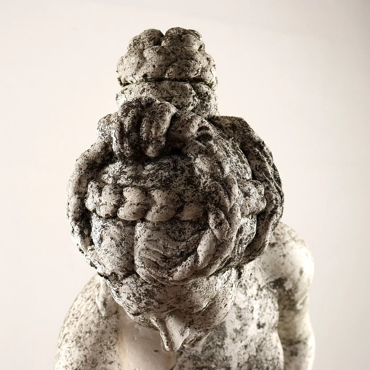 Venere al bagno, statua da giardino in graniglia 4