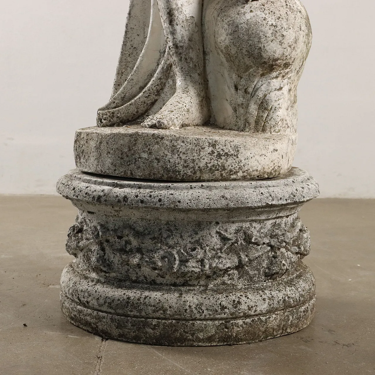 Venere al bagno, statua da giardino in graniglia 9