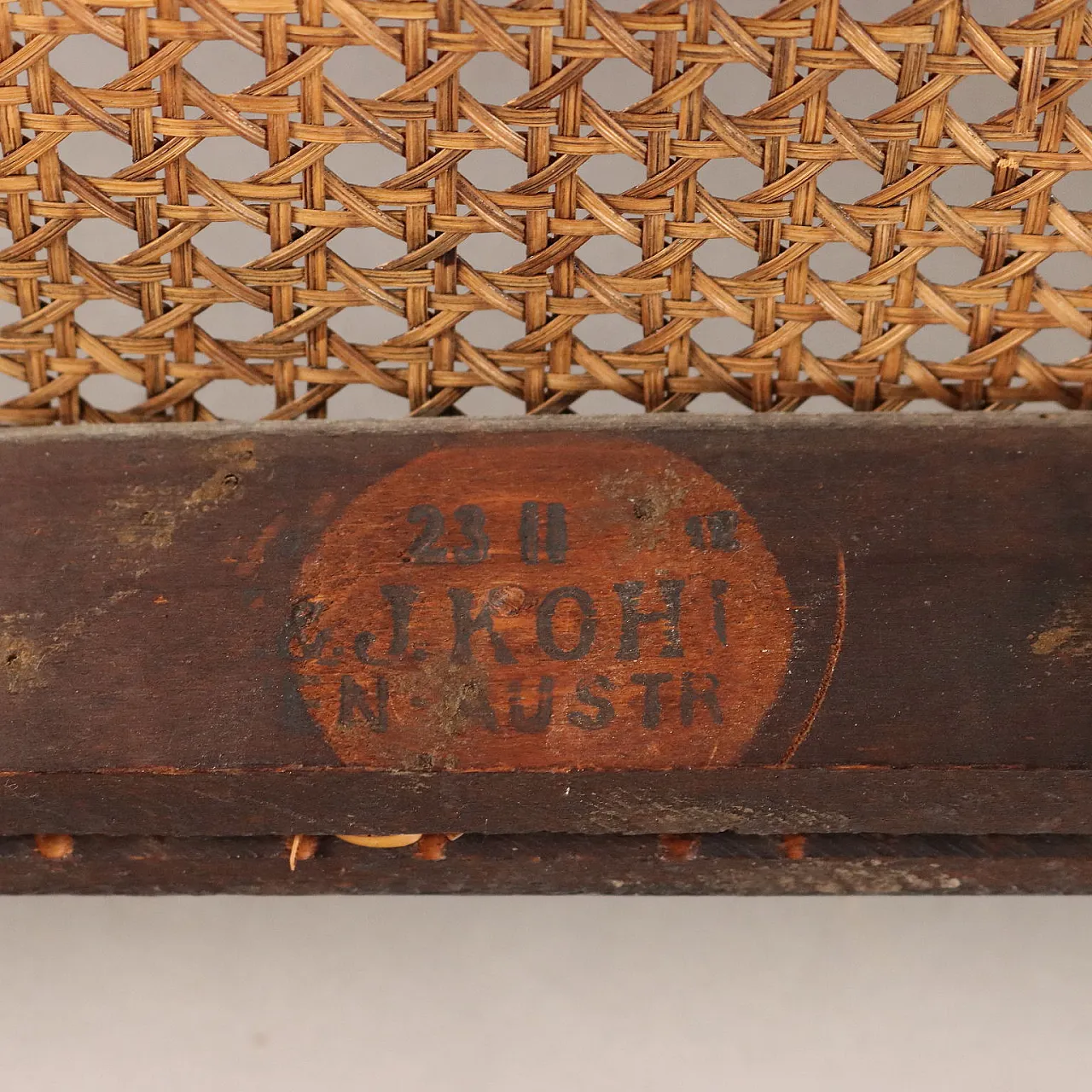 Divano due posti in faggio curvato tinto noce, stile Thonet, fine '800 10