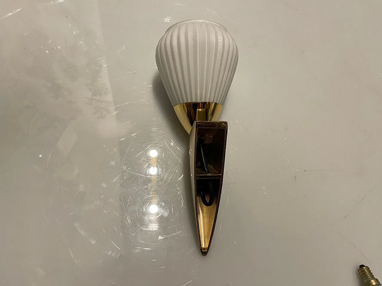 Pair of pleated brass wall light in opaline glass, 1980s 3