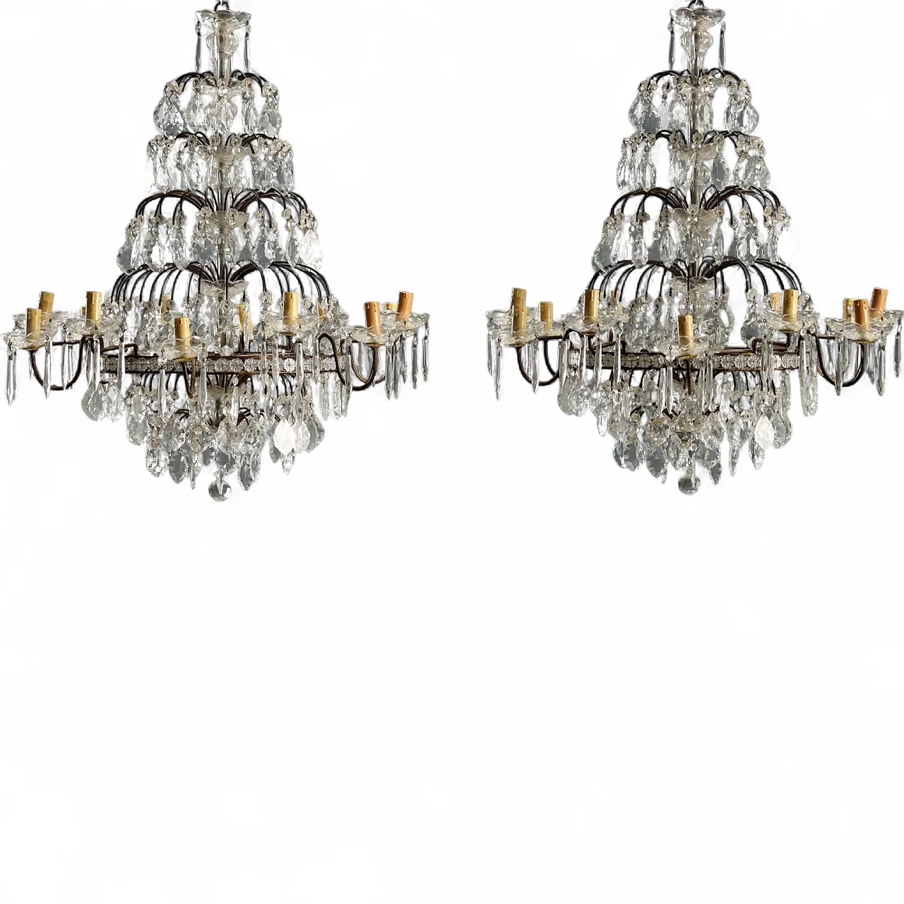 Coppia di lampadari a dodici luci in metallo brunito, '900 11