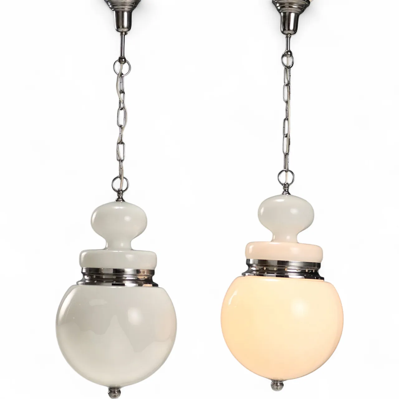 Coppia di lampadari in vetro lattimo e metallo cromato, '900 10
