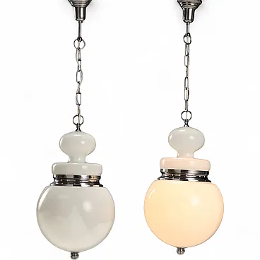 Coppia di lampadari in vetro lattimo e metallo cromato, '900