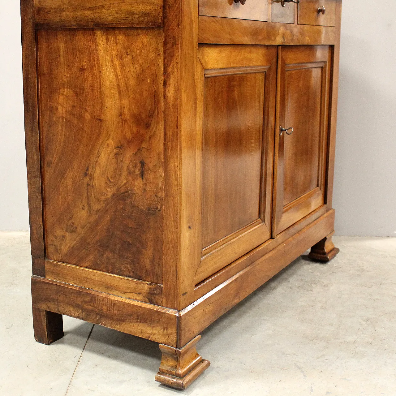 Louis Philippe sideboard walnut, 19th century 9