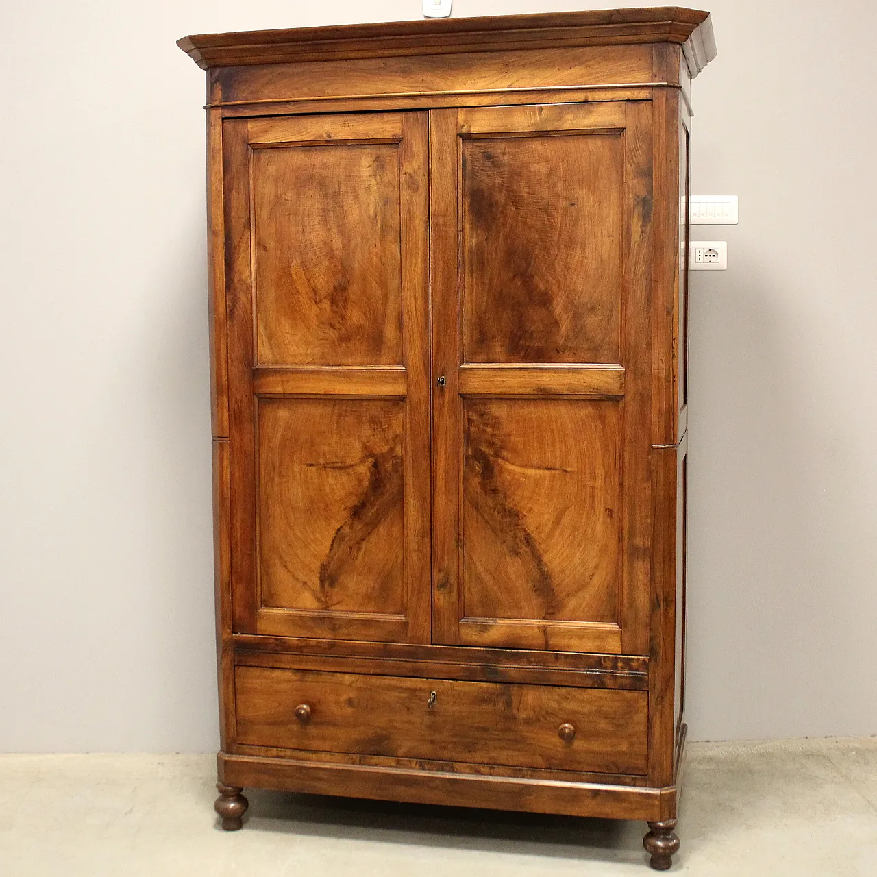 Louis Philippe sideboard wardrobe walnut, 19th century 3