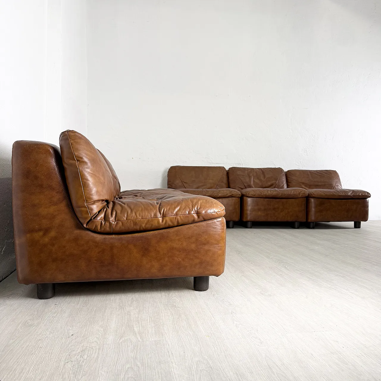Modular leather sofa, 70s 3