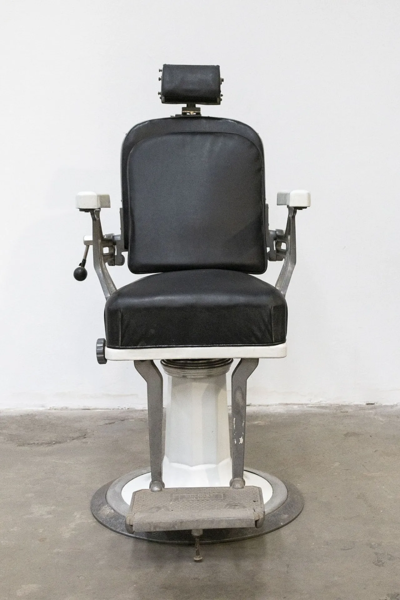 Paral Legnano barber chair, late 20th century 3