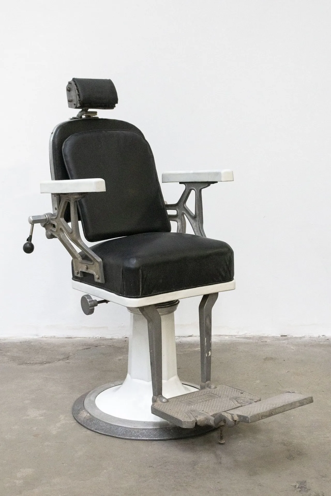 Paral Legnano barber chair, late 20th century 4