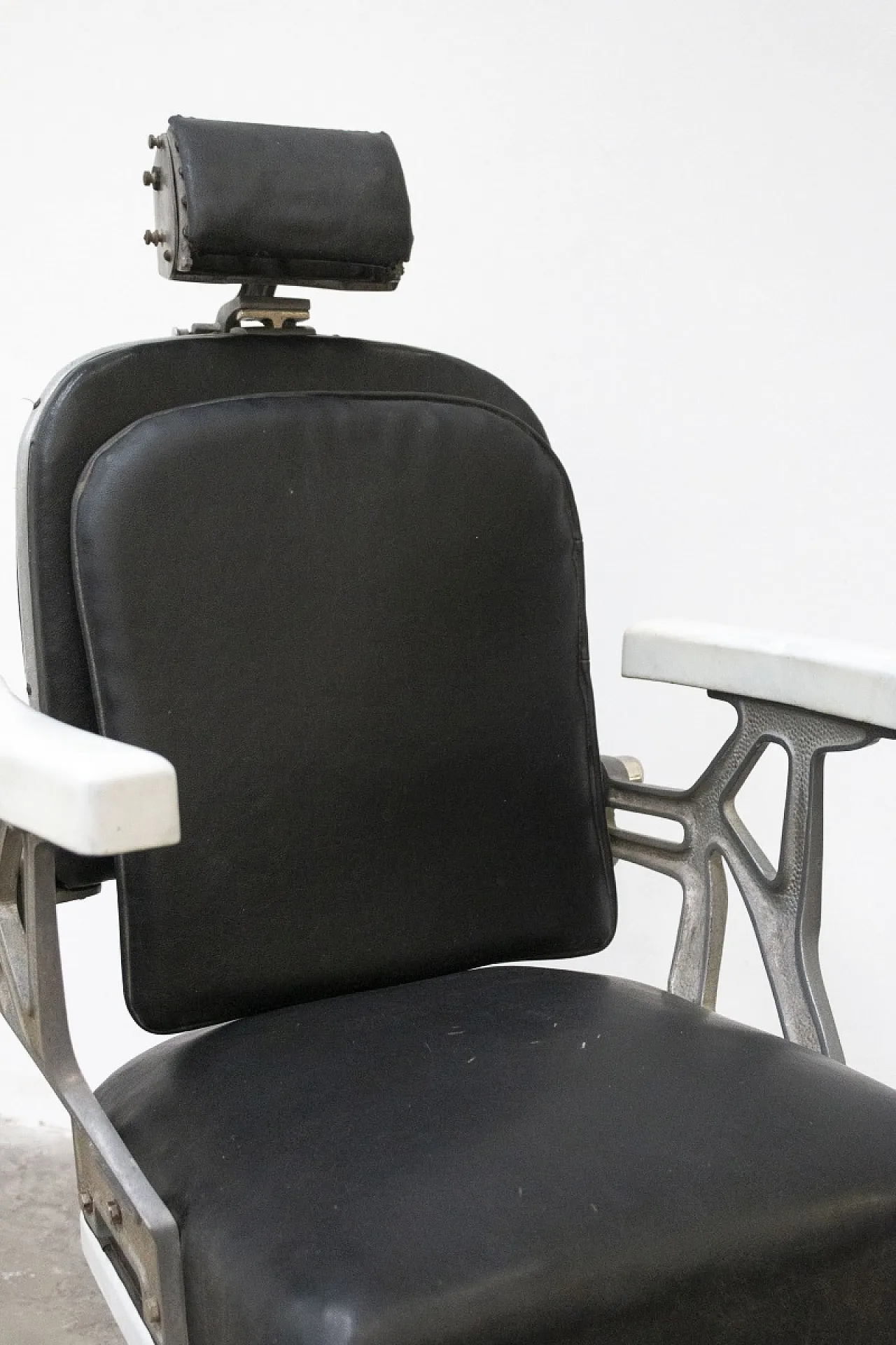 Paral Legnano barber chair, late 20th century 7