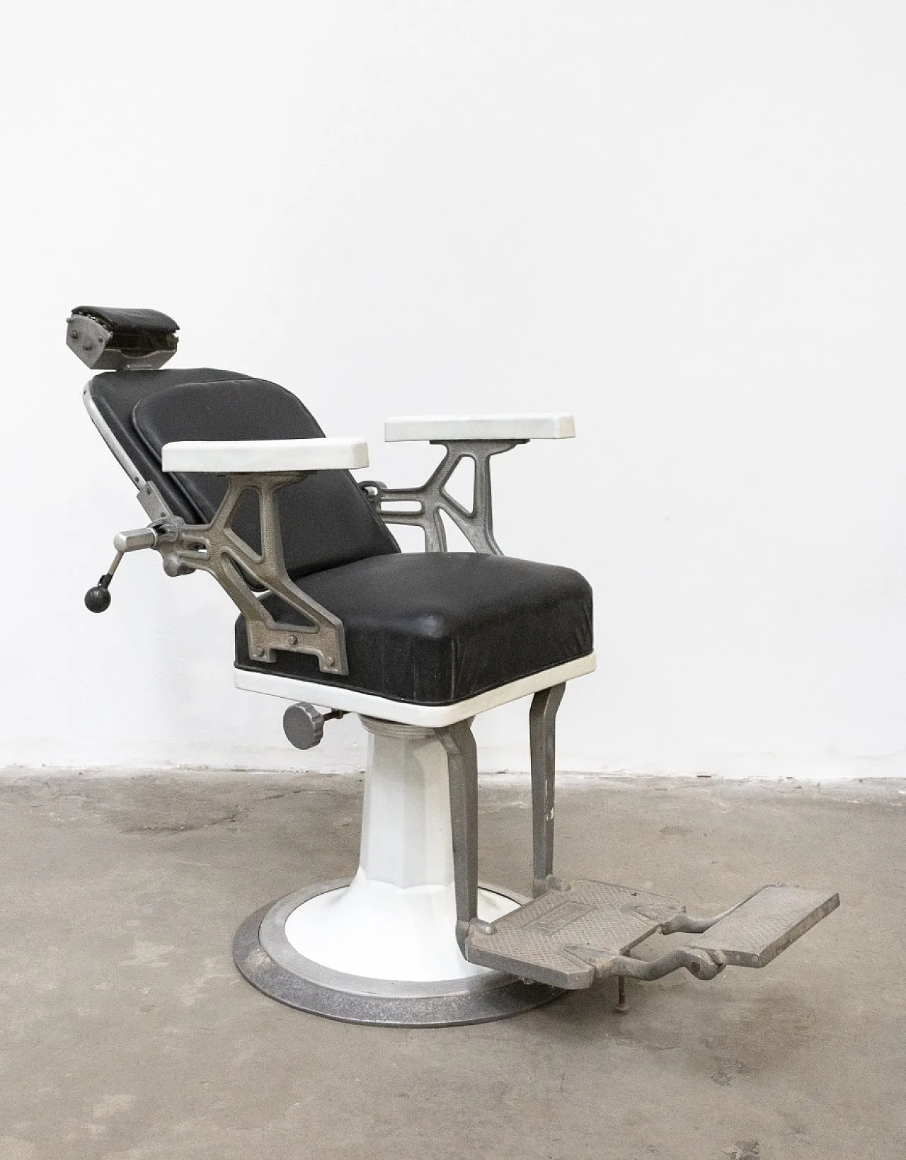 Paral Legnano barber chair, late 20th century 12
