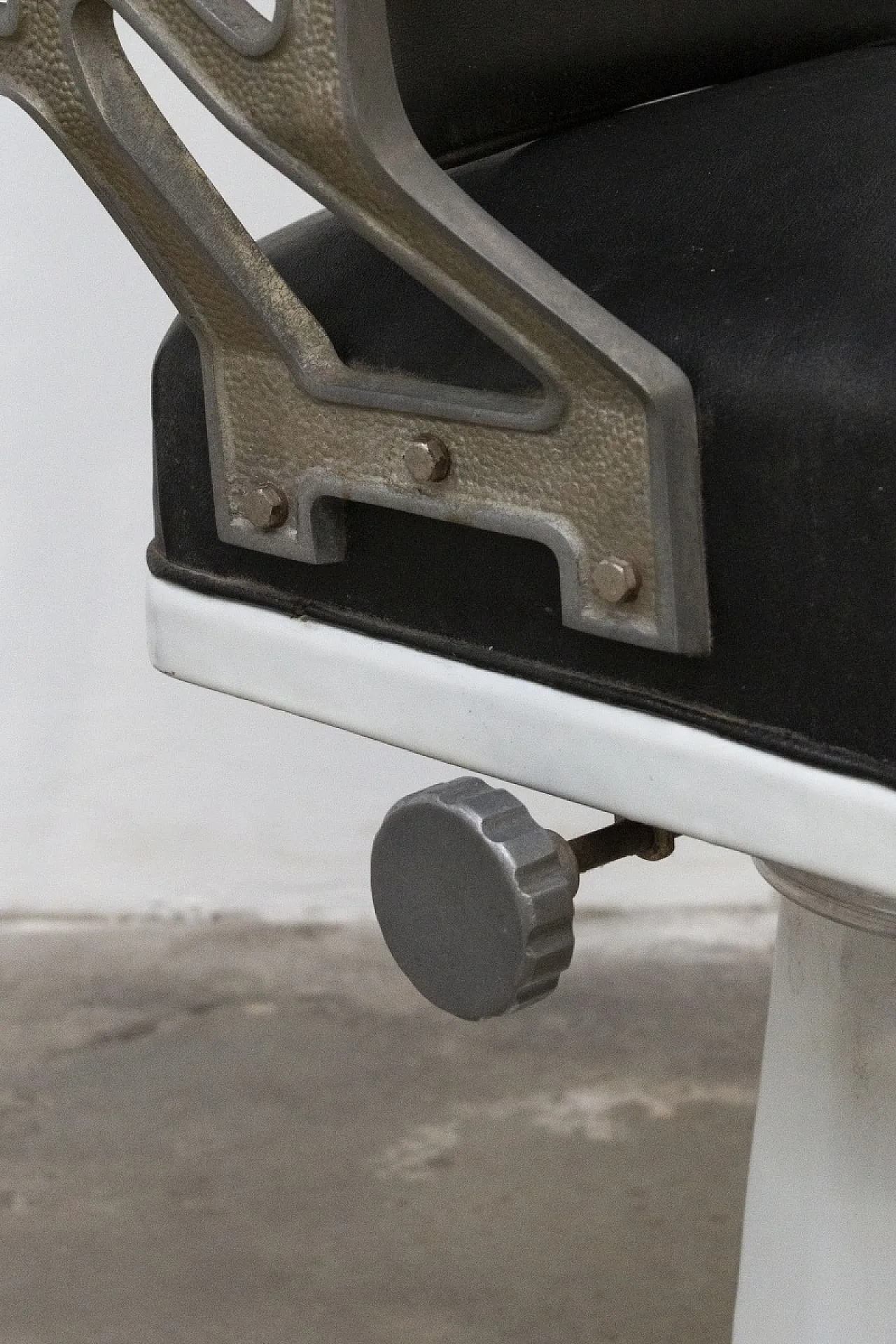 Paral Legnano barber chair, late 20th century 13