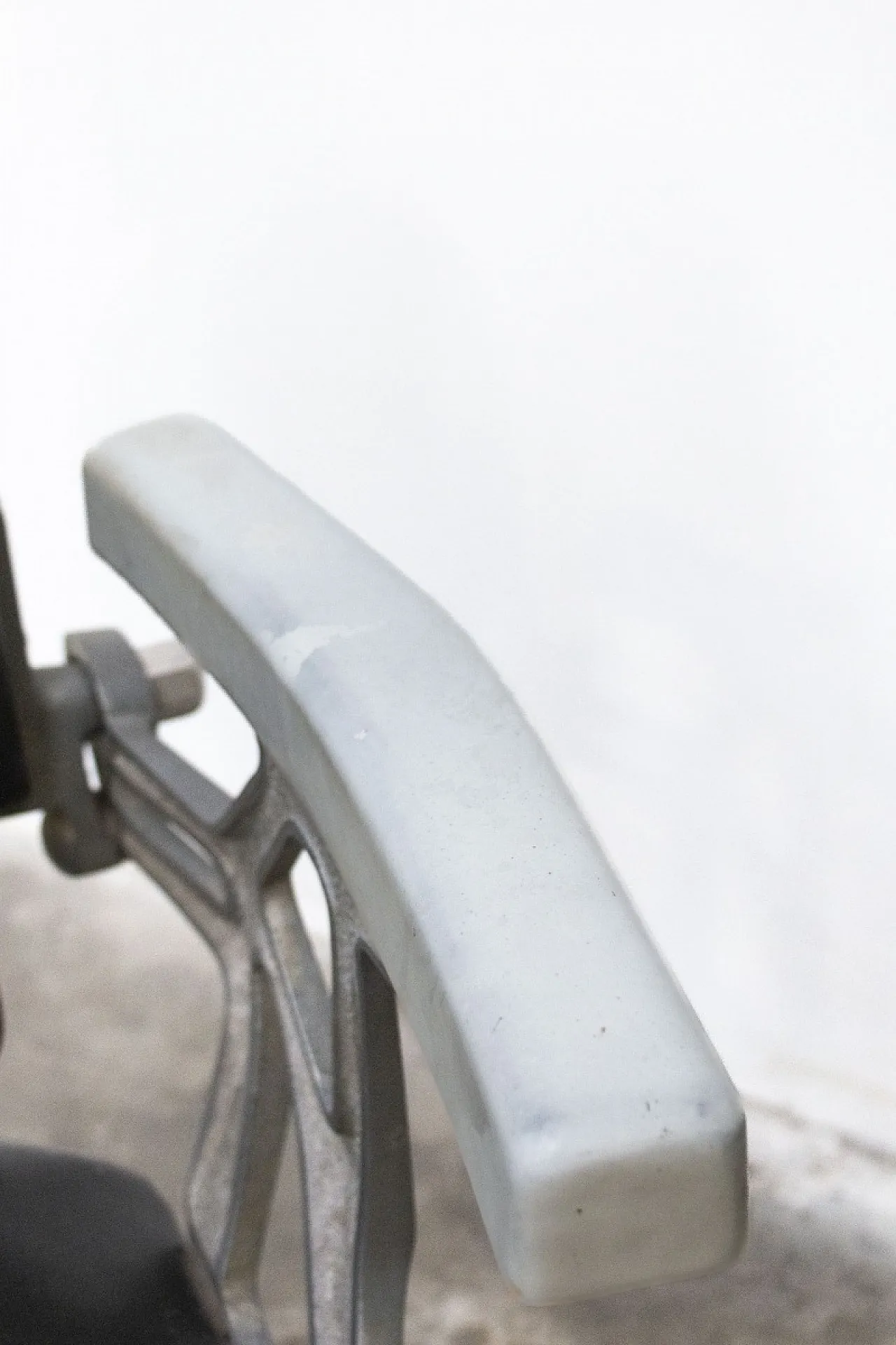 Paral Legnano barber chair, late 20th century 16