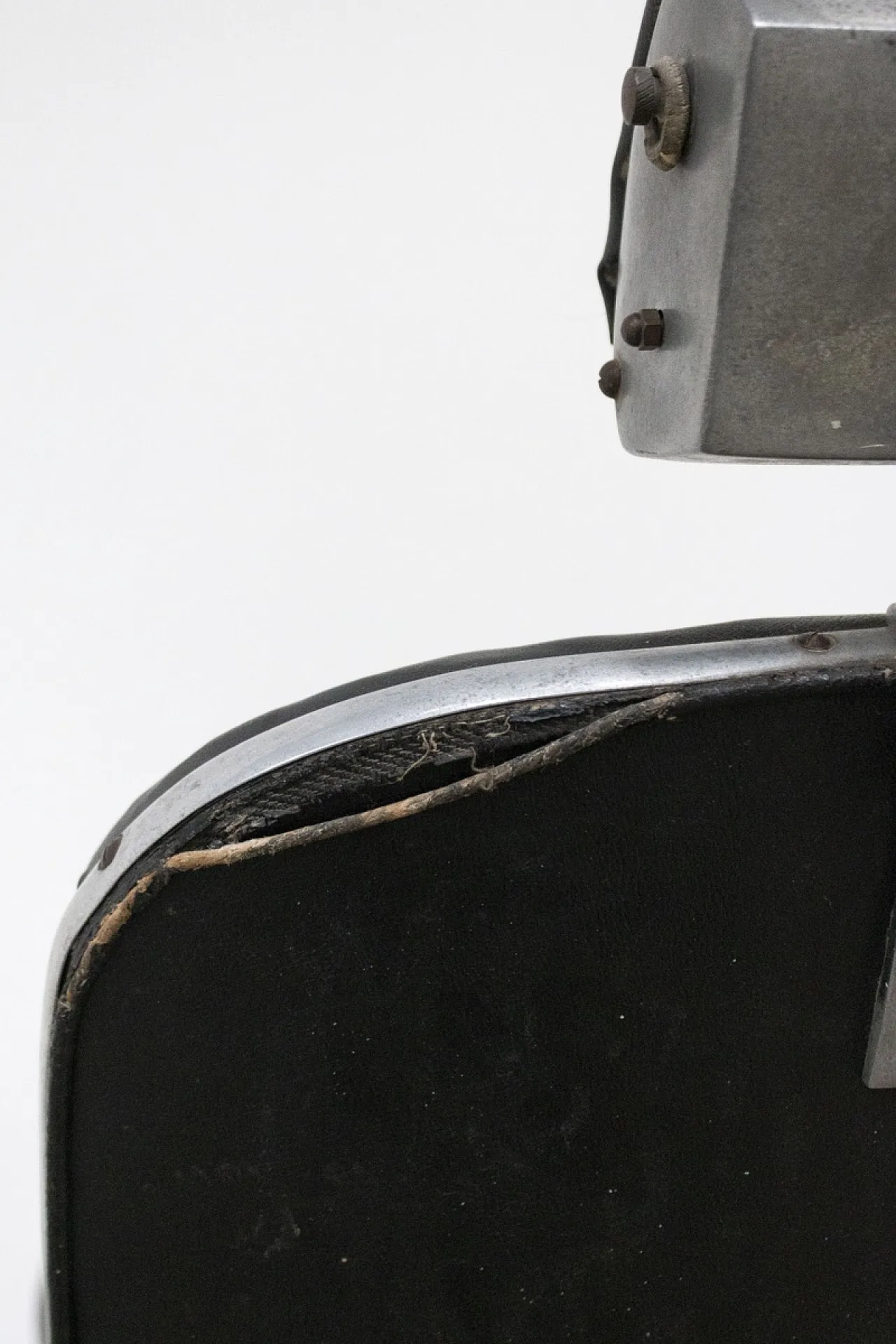 Paral Legnano barber chair, late 20th century 17