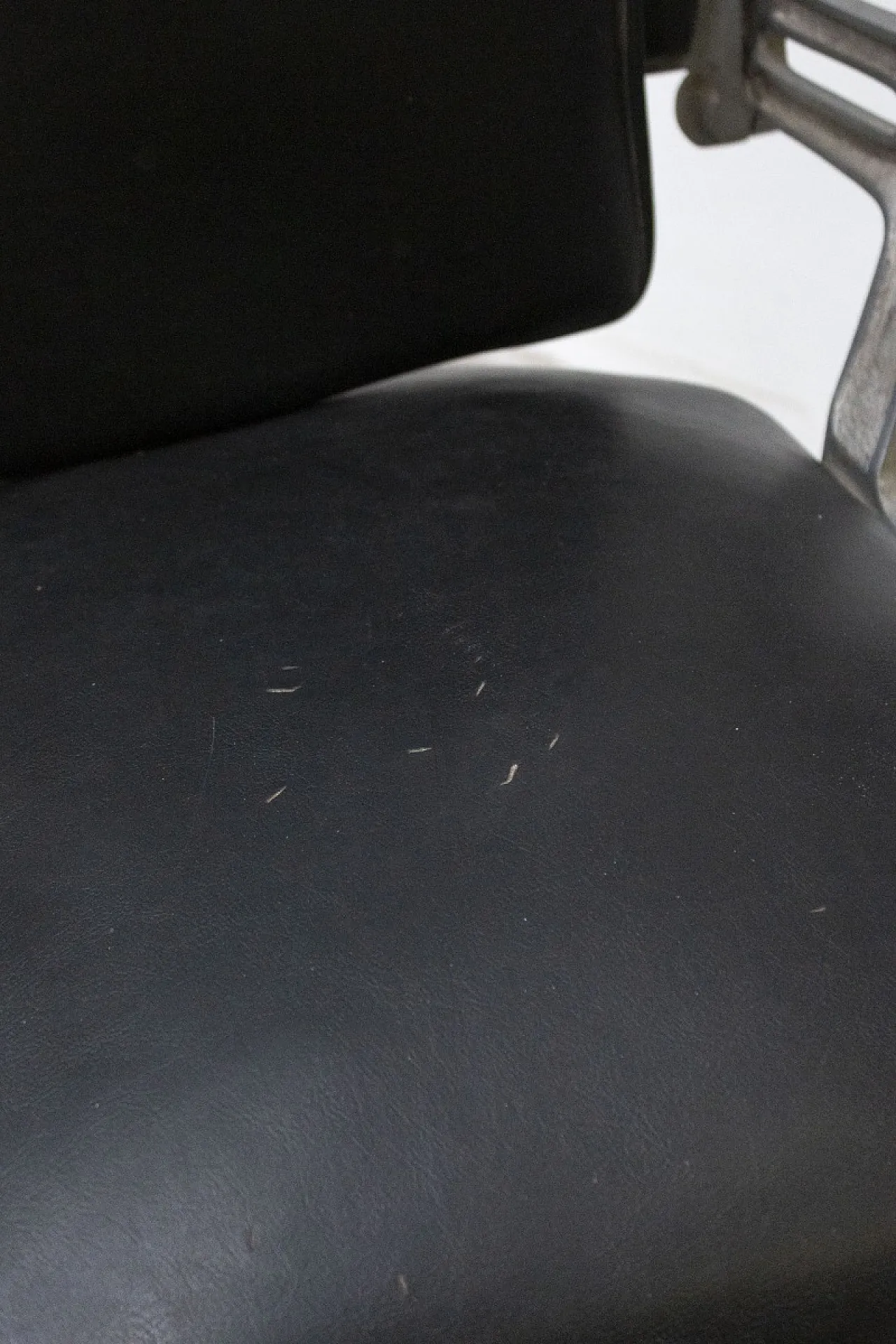 Paral Legnano barber chair, late 20th century 19