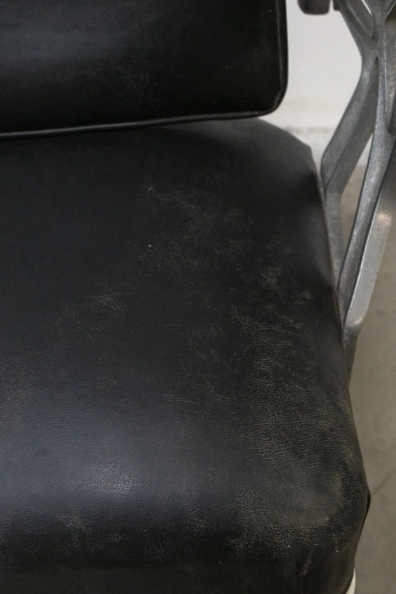 Paral Legnano barber chair, late 20th century 22