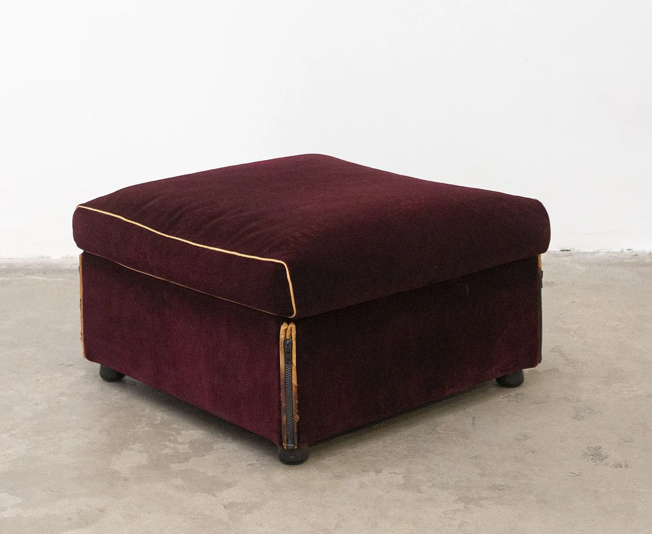 Duc velvet pouf by Mario Bellini for Cassina, 1970s 1