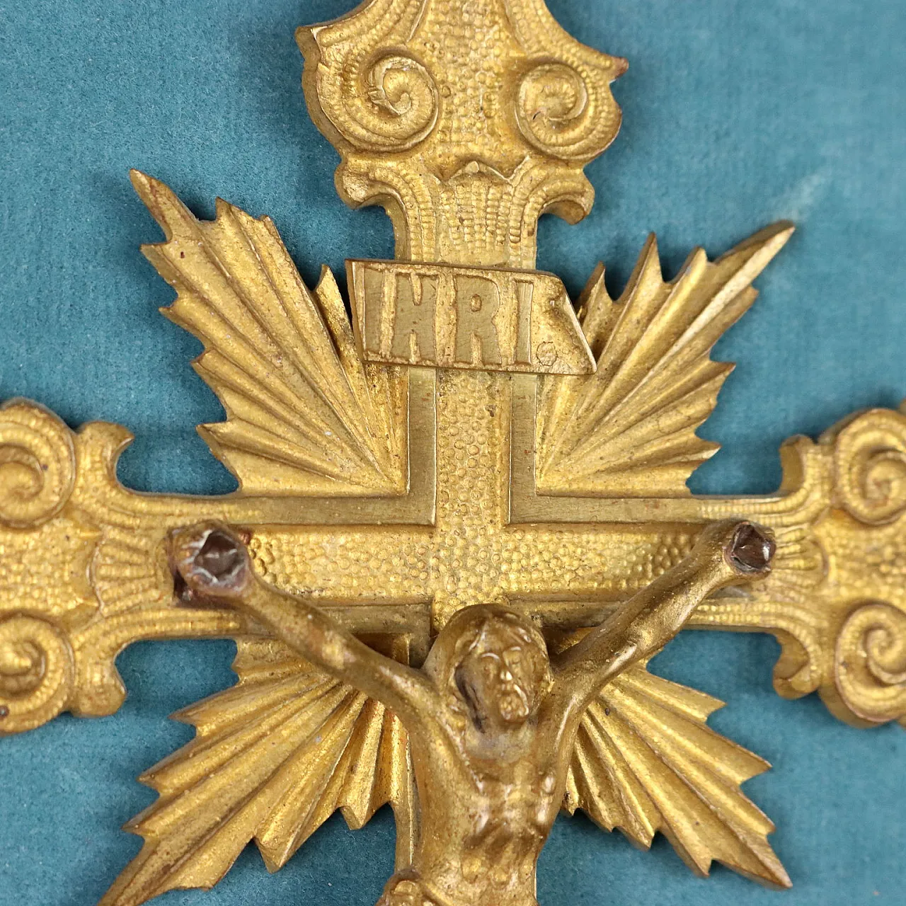 Gilded and chiseled bronze crucifix, late 19th century 5