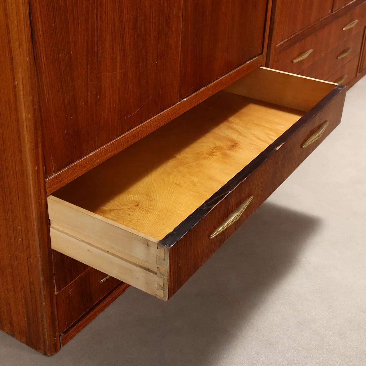 Wall cabinet with exotic wood veneer and brass, 20th century 5
