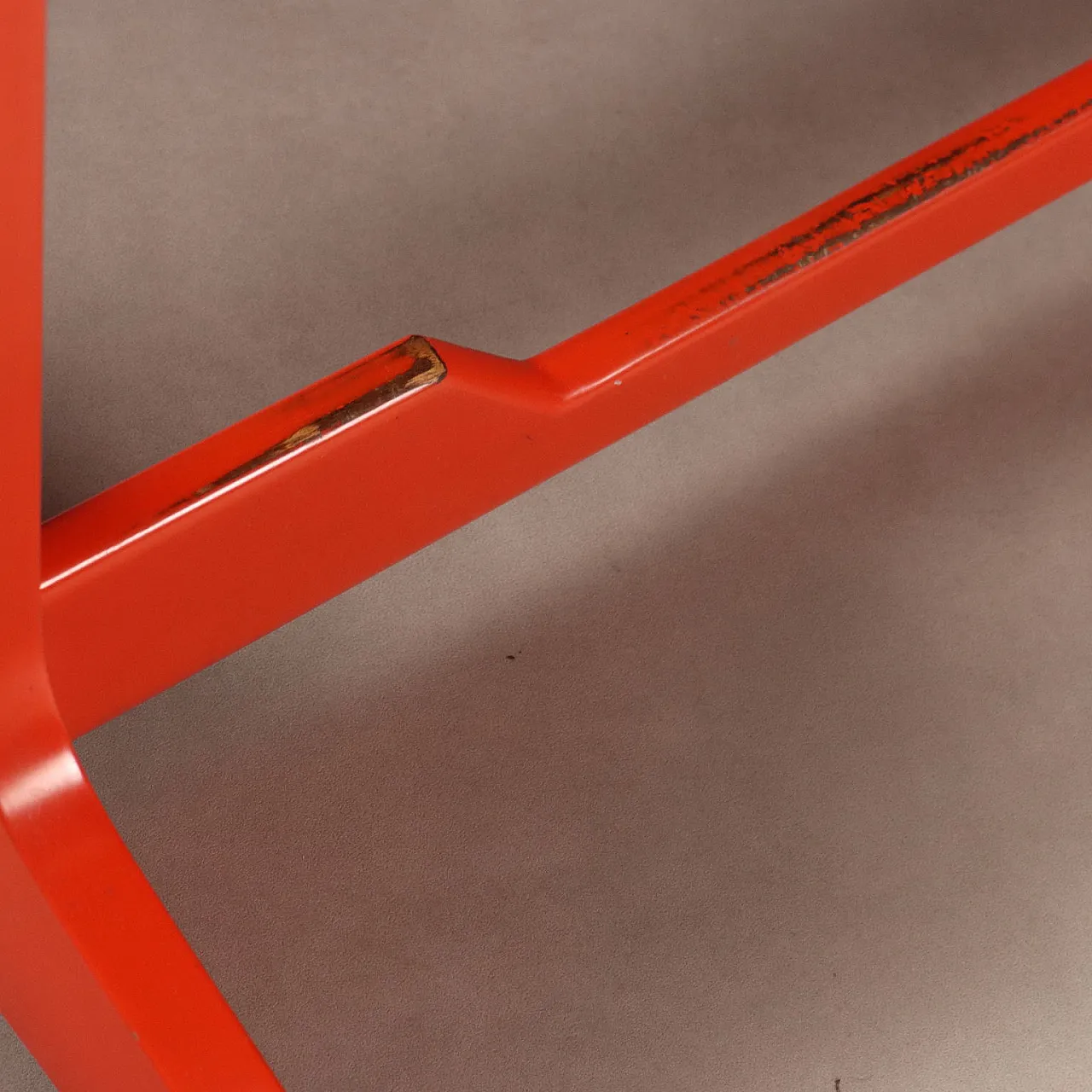 Desk with two drawers in white and orange lacquered wood, 20th century 9