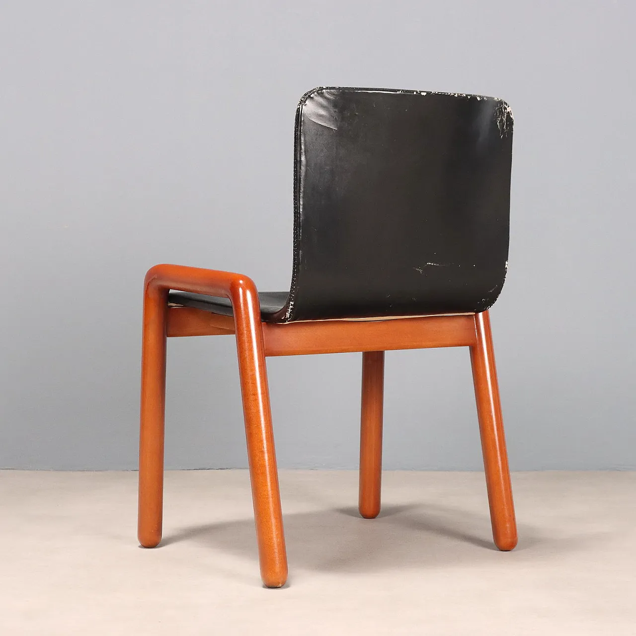 Dining chair with wooden frame and black leather seat, 20th century 7