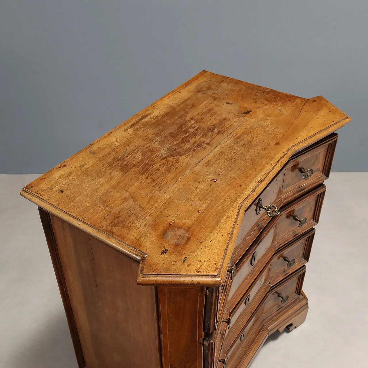 Baroque bedside table in walnut, maple, fir, and bronze, 18th century 8