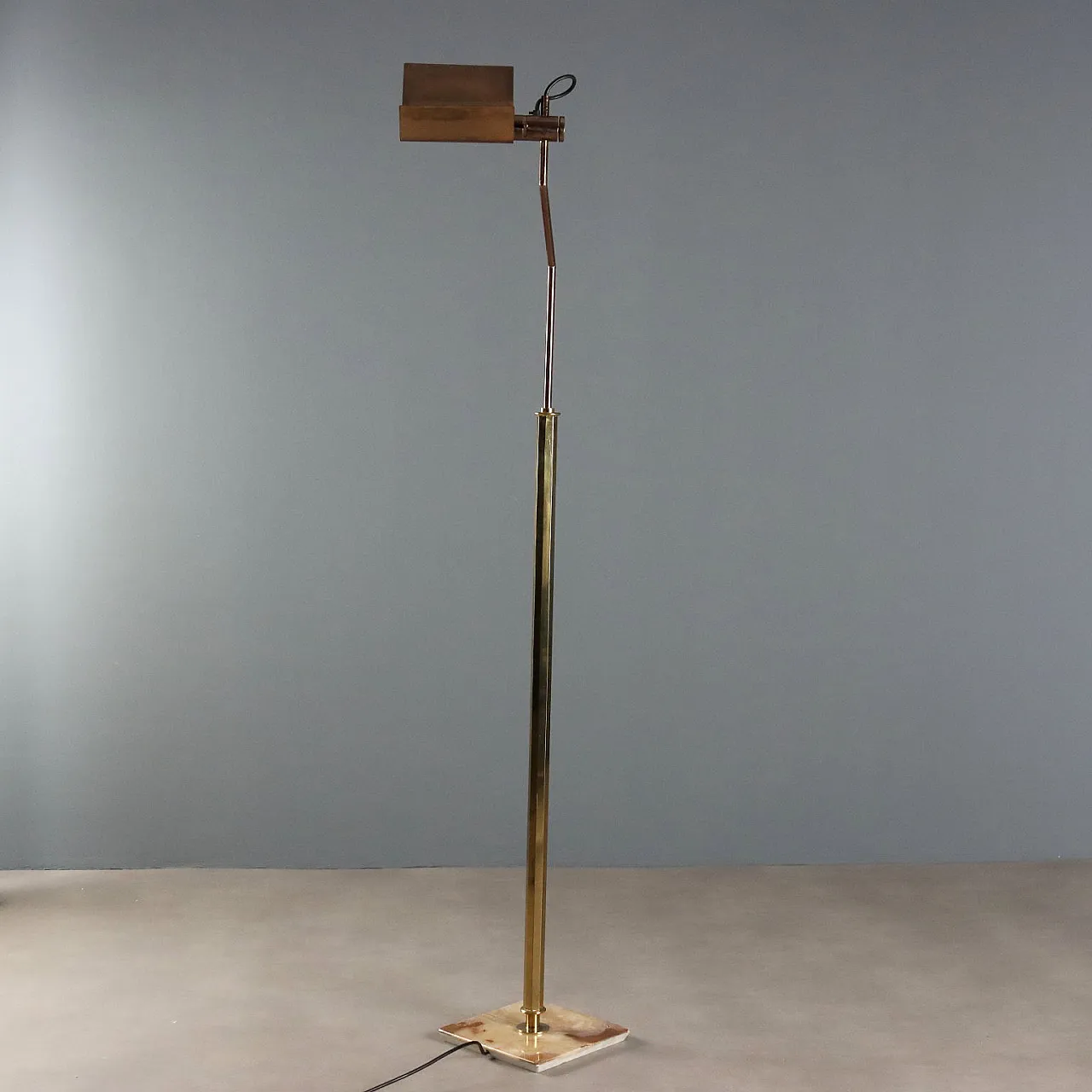 Floor lamp with marble base and brass structure, 20th century 7
