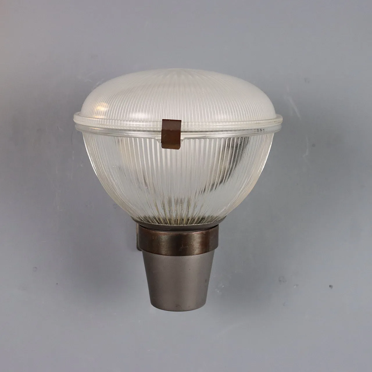 Coppia di appliques con montatura in ottone e diffusore in vetro, '900 5