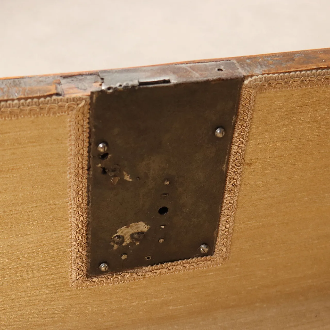 Cassettone neoclassico in olivo e palissandro lucidato, metà '700 5