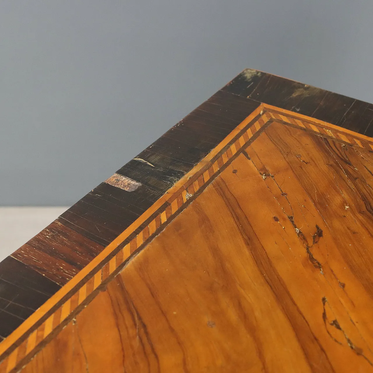 Cassettone neoclassico in olivo e palissandro lucidato, metà '700 9