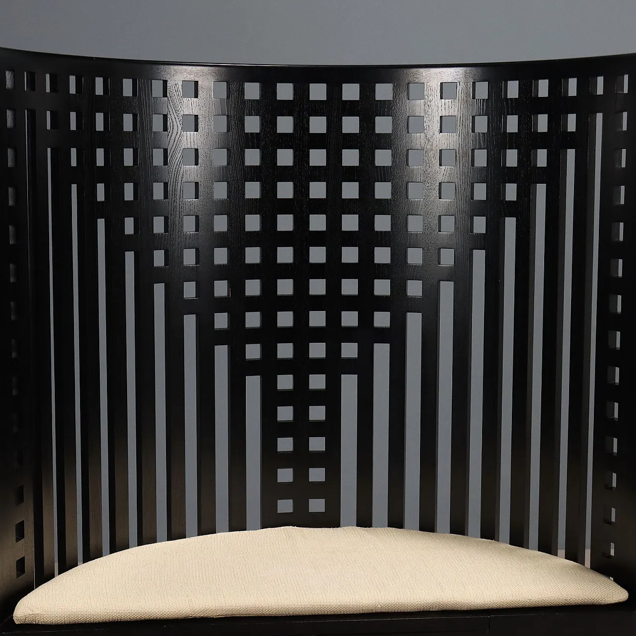 Poltrona in legno di frassino, espanso e tessuto di Cassina, '900 5