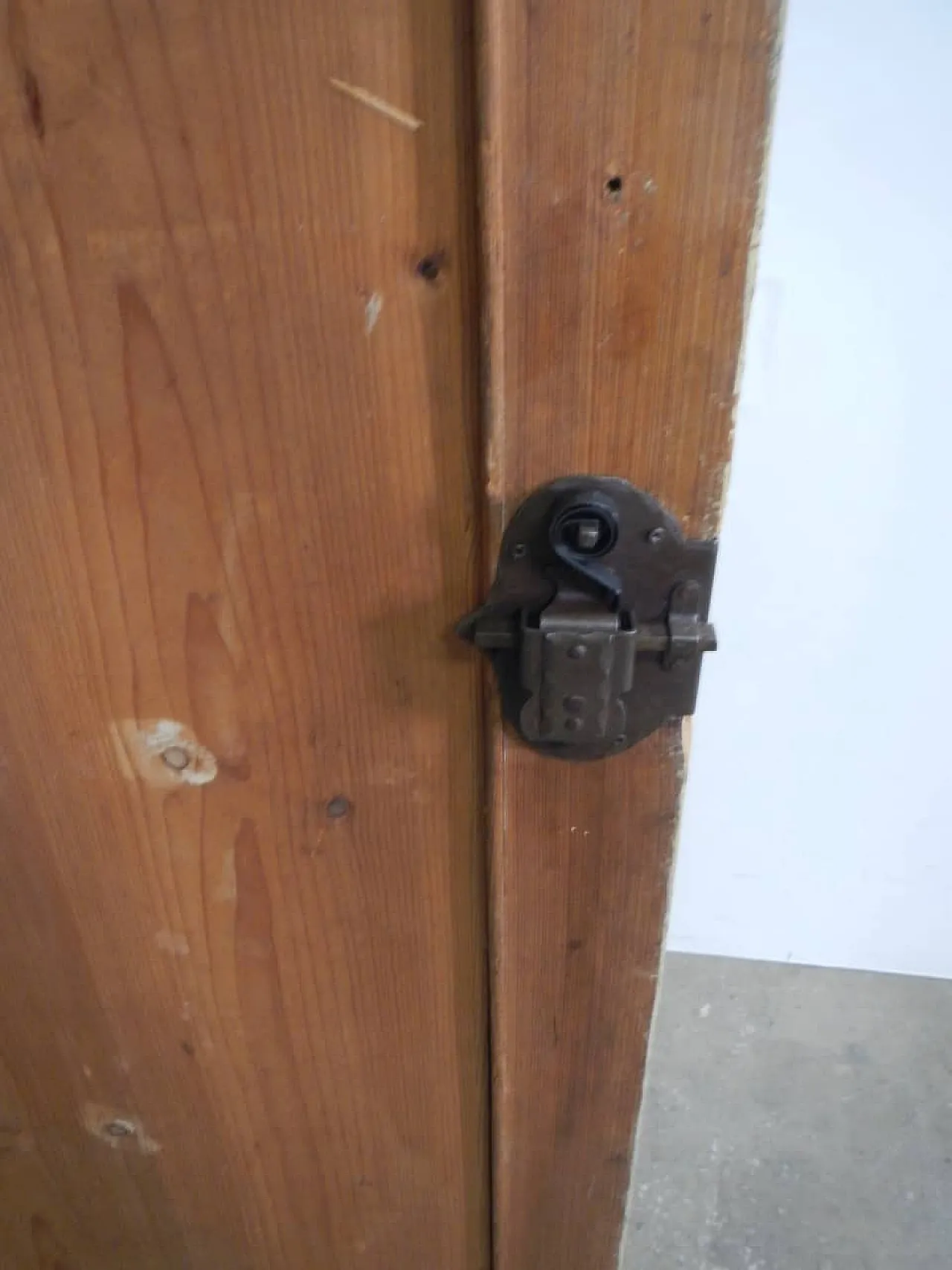 Armadio dispensa in legno di abete 1950 9