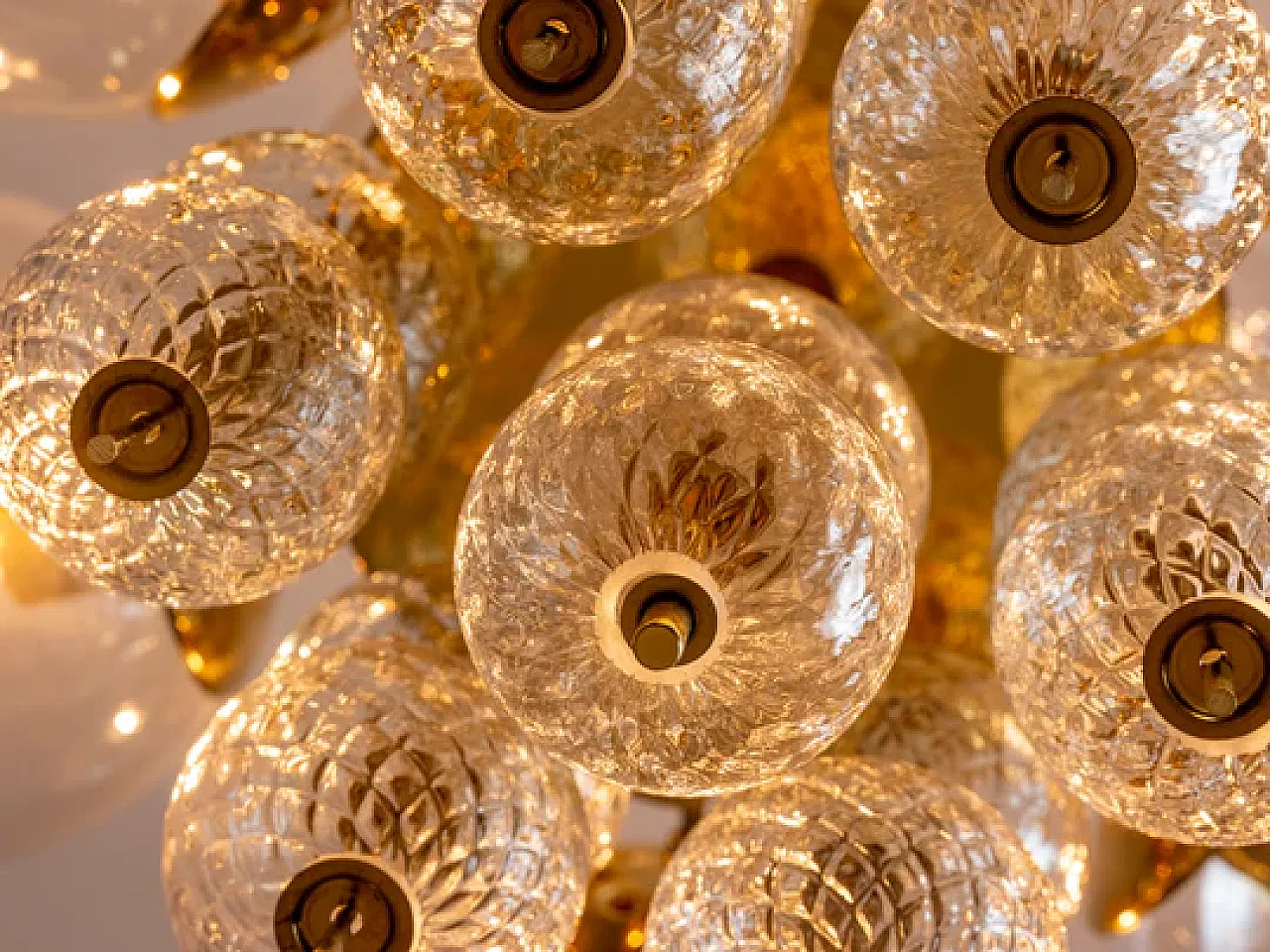 Lampadario in ottone e vetro della metà del secolo, anni '60 3