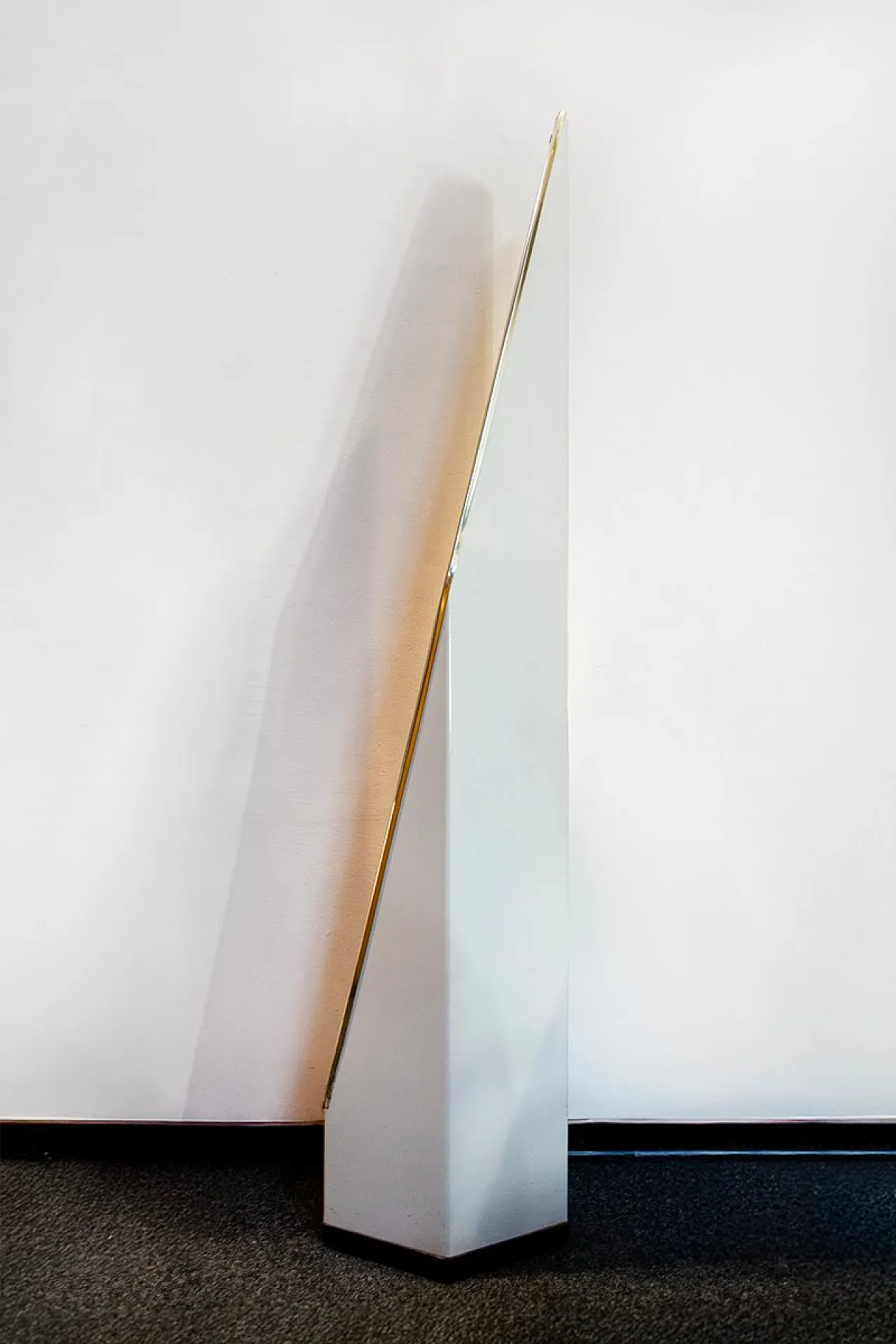 Specchio da terra in metallo e ottone, anni '60 3