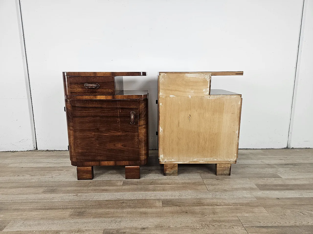Art Deco pair of bedside tables in walnut root, mid-20th century 3