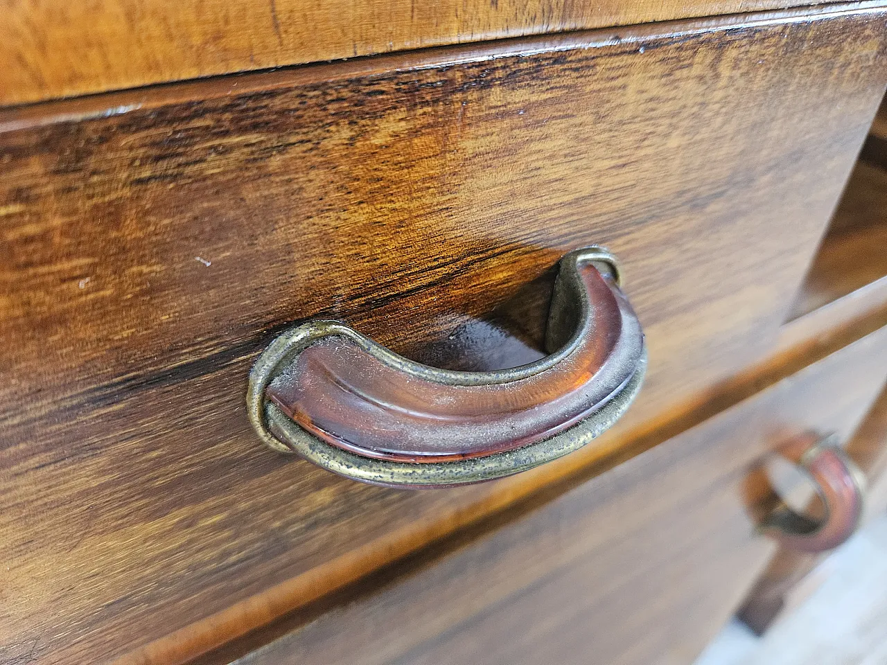 Art Deco pair of bedside tables in walnut root, mid-20th century 7