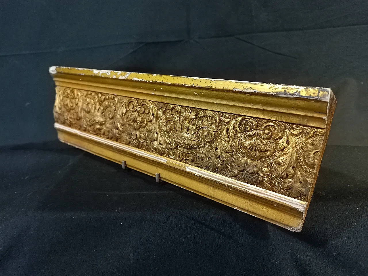 Shelf neoclassical frieze gilded wood gouache, late 19th century 2