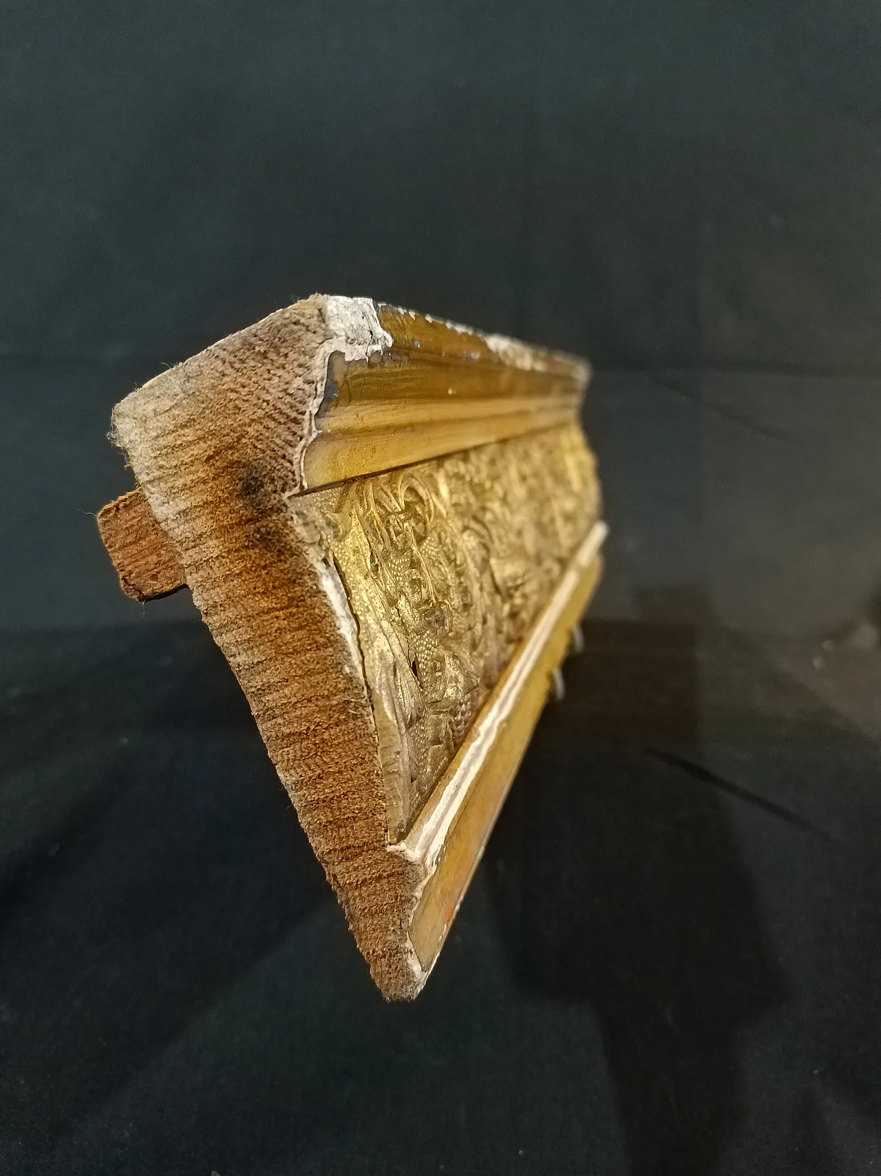 Shelf neoclassical frieze gilded wood gouache, late 19th century 6