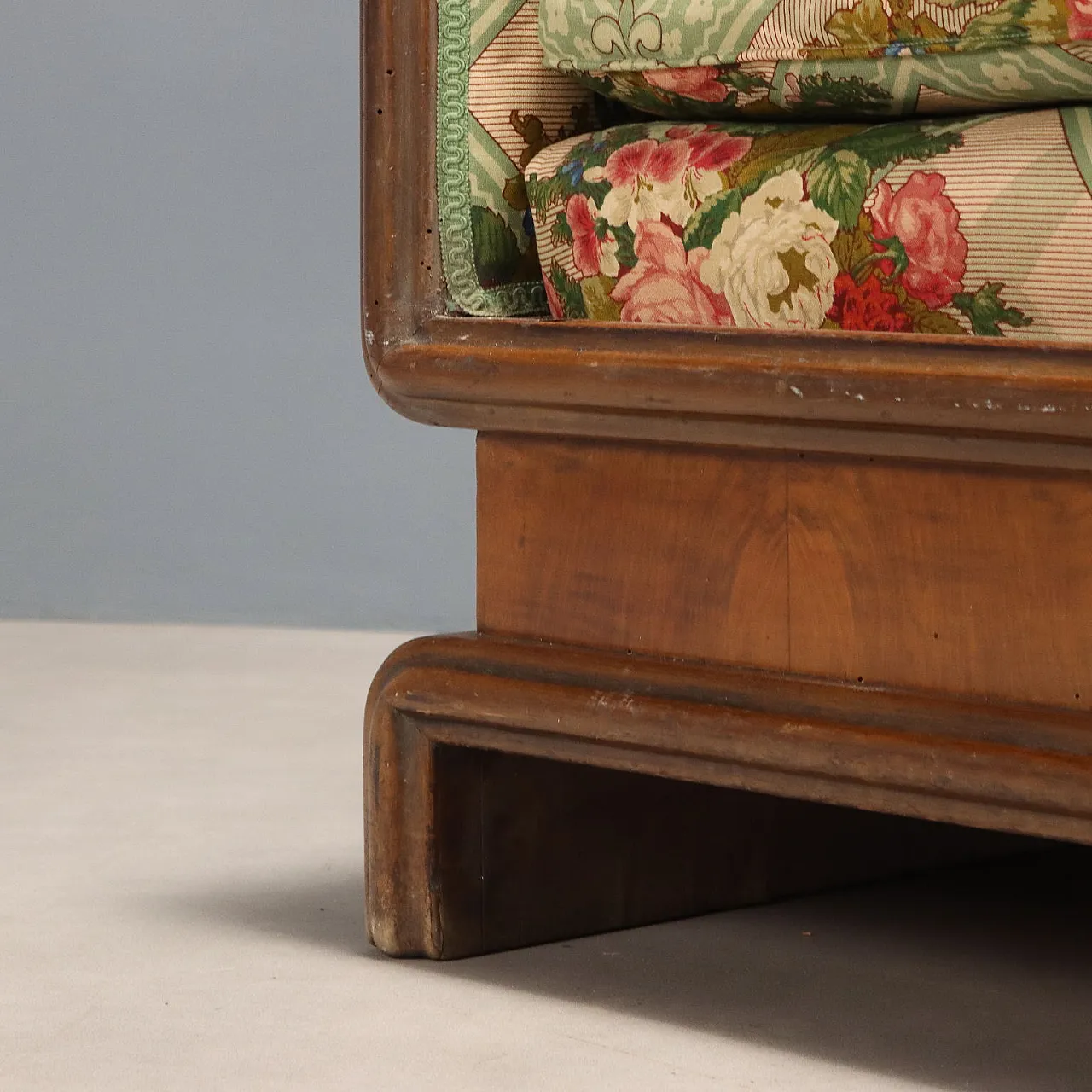 Art Deco sofa in walnut and walnut frame, late 20th century 6