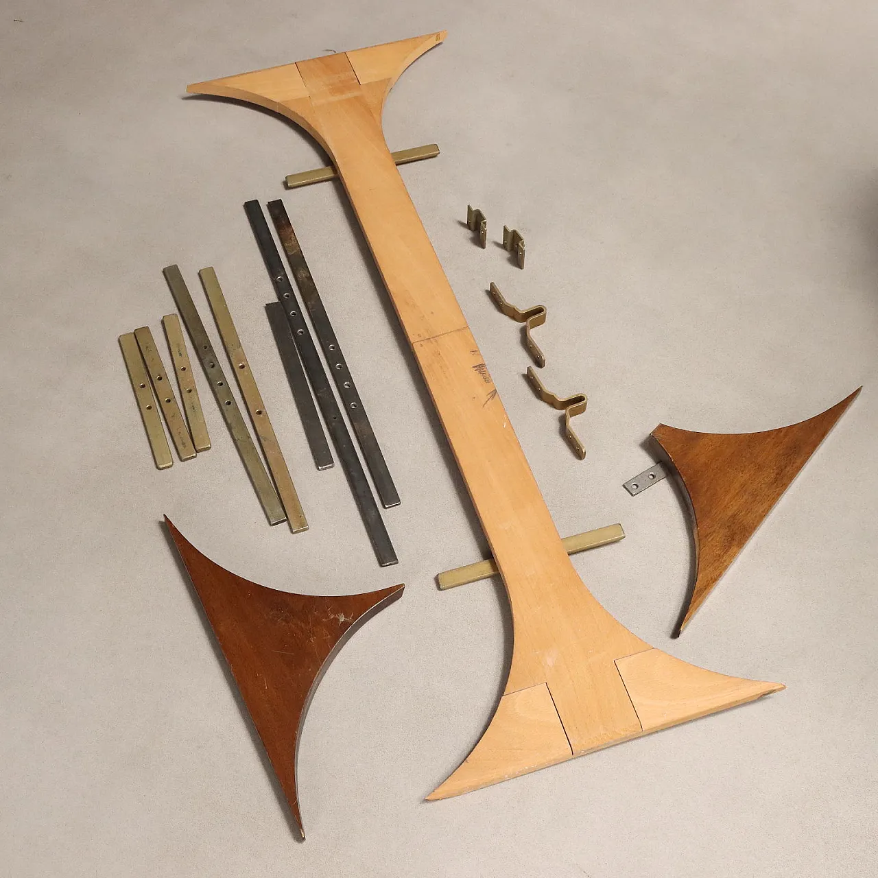 Pair of Victorian mahogany bookcase tables, 19th century 7