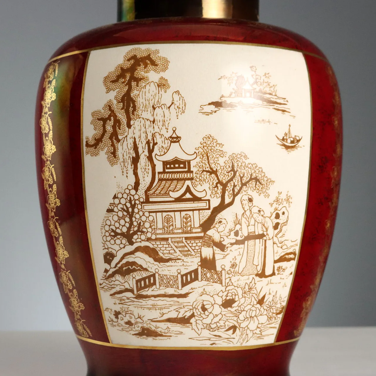 Pair of ceramic urn-shaped vases, 20th century 5