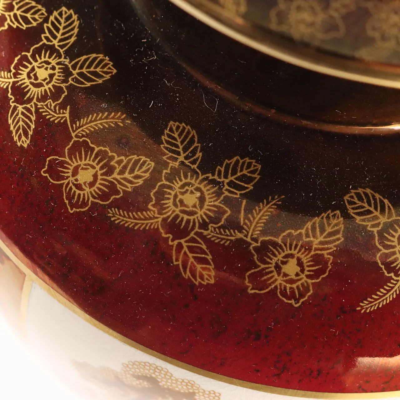 Pair of ceramic urn-shaped vases, 20th century 9