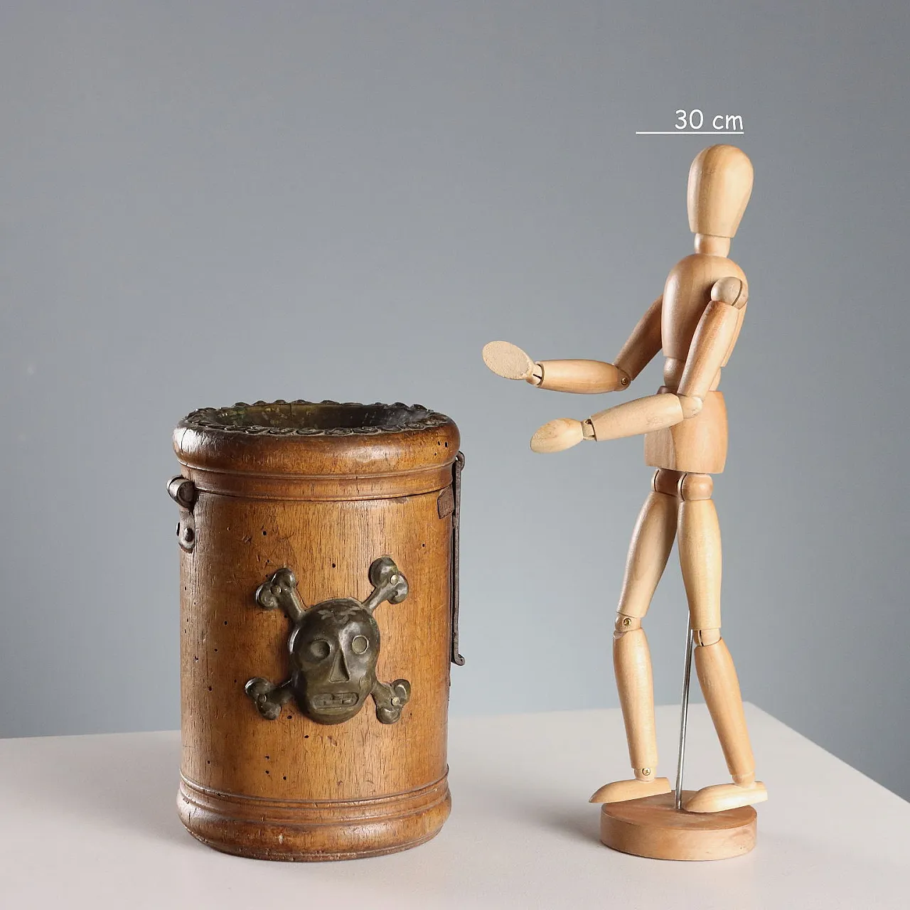 Walnut alms box with lock and iron handle, 18th century 2