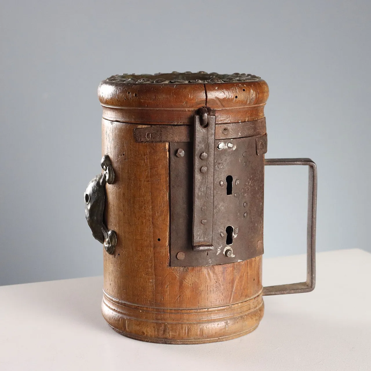 Walnut alms box with lock and iron handle, 18th century 5