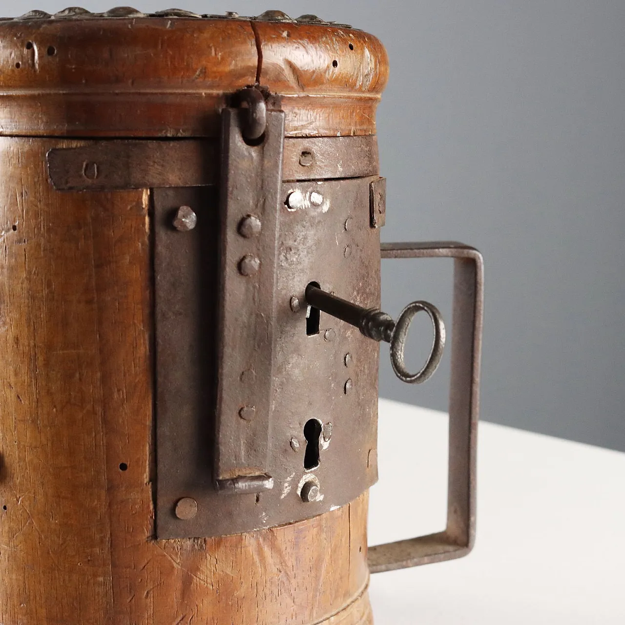 Walnut alms box with lock and iron handle, 18th century 9
