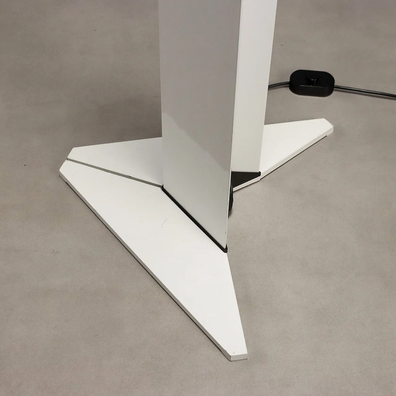 White lacquered metal floor lamp, 20th century 10