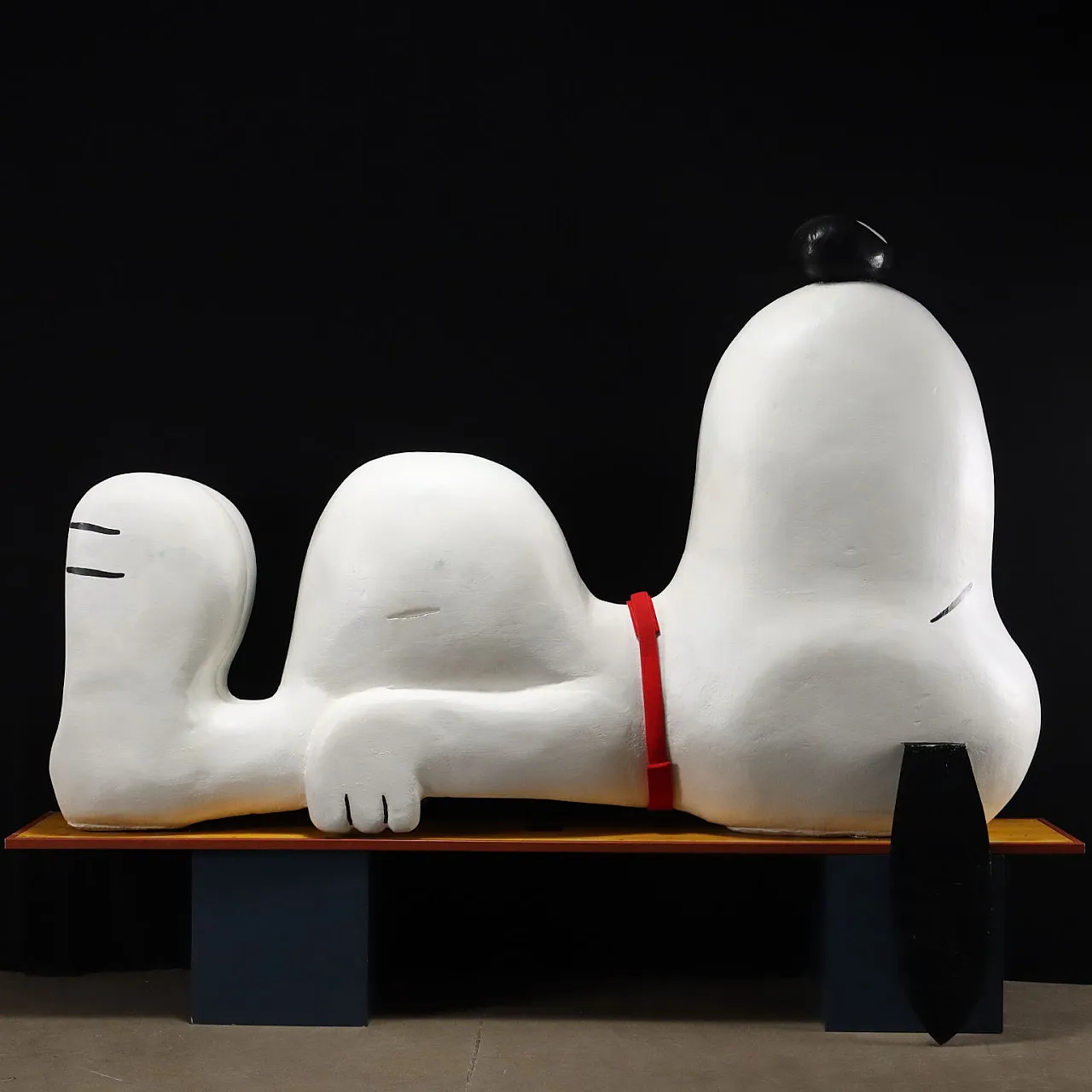 Giant Snoopy in white lacquered polystyrene and iron, 20th century 3